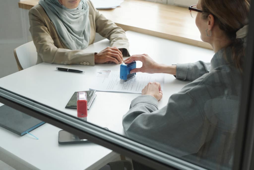 Approving Visa For Woman In Dubai