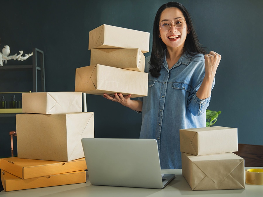 Amazon customer wondering how to sell on Amazon UAE?